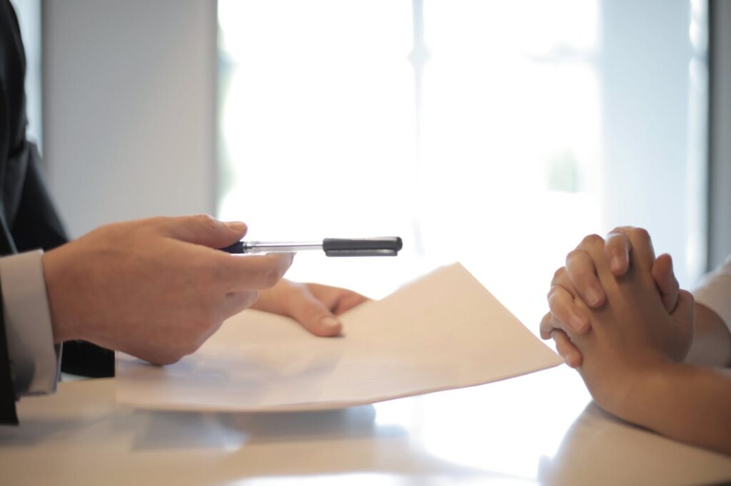 Sénat réforme des retraites : signature d’un texte de loi